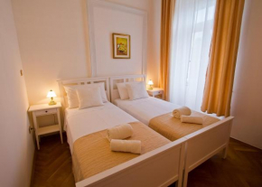  Golden Rooms Bed & Breakfast  Триесте